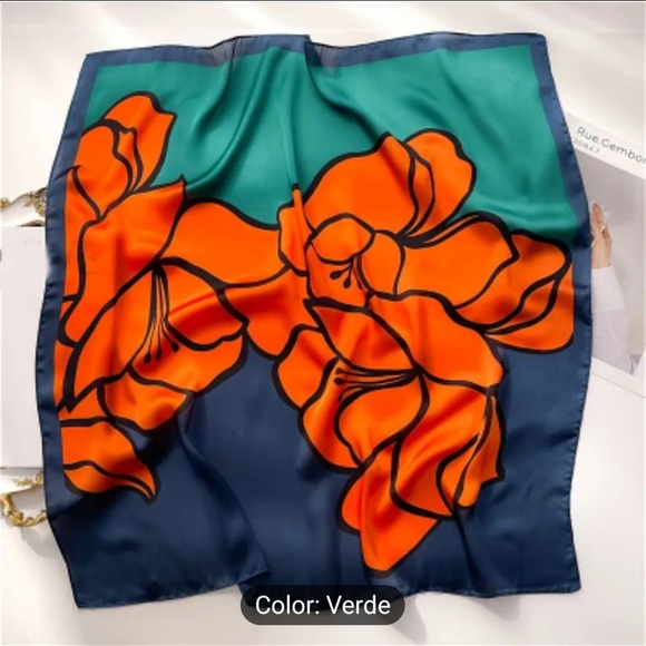 New! Lovely Square  print  scarf - Picture 5 of 9